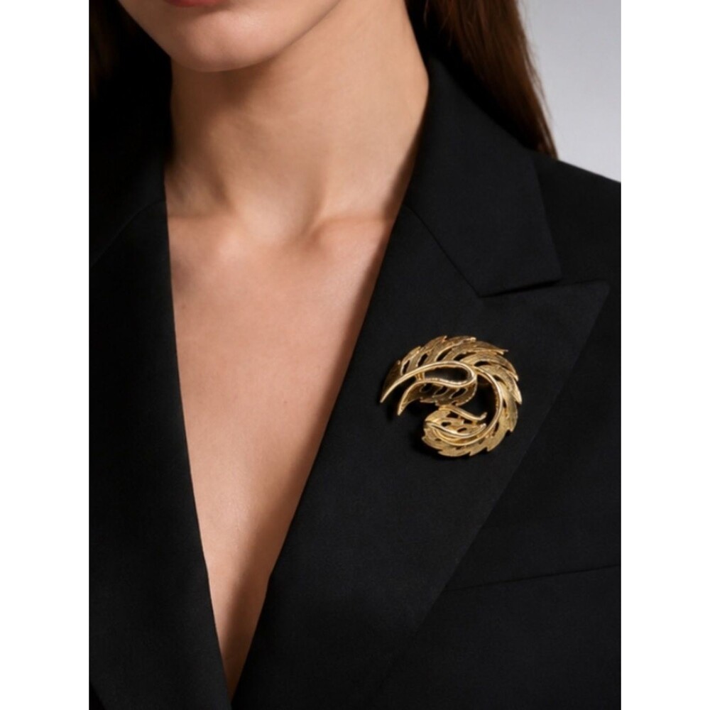 Vintage Gold Tone Swirl Feather Leaf Brooch Pin Abstract Openwork Jewelry